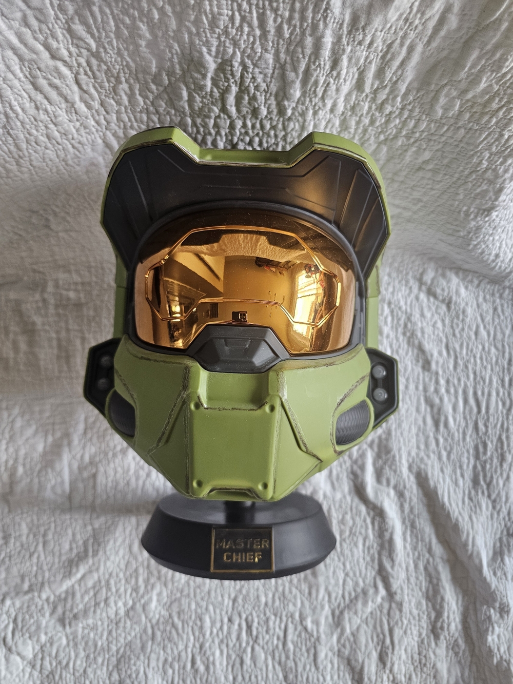 Halo X-Box Master Chief Delux Helmet W/ Led Lights & Stand Green/Gold